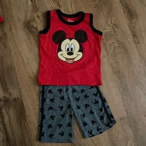 Selling a Mickey Mouse set toddler clothes